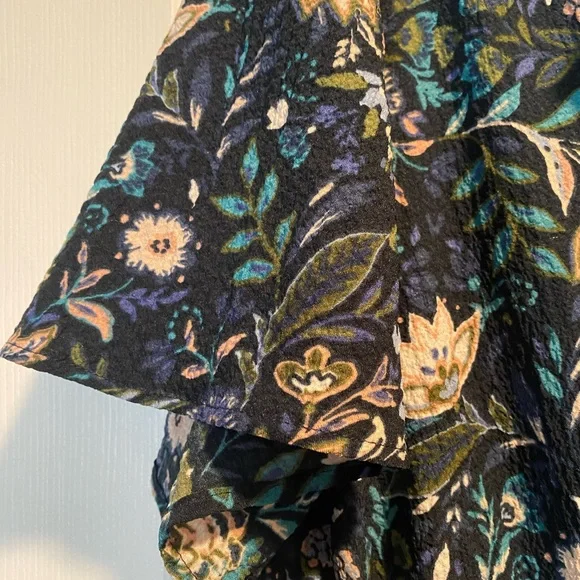 Floral V-Neck Dress - Picture 5 of 9